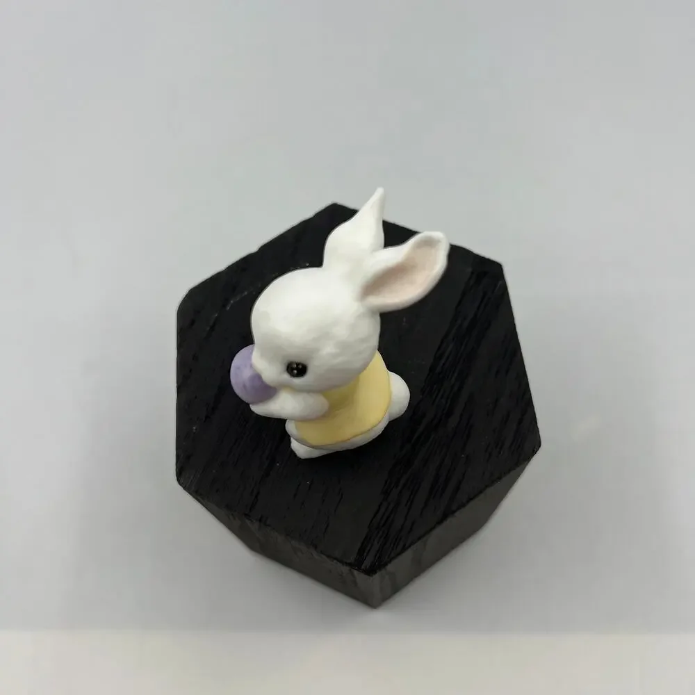 Vintage Hallmark Taiwan Plastic Mini Easter Bunny Rabbit‎ 1984 Figurine